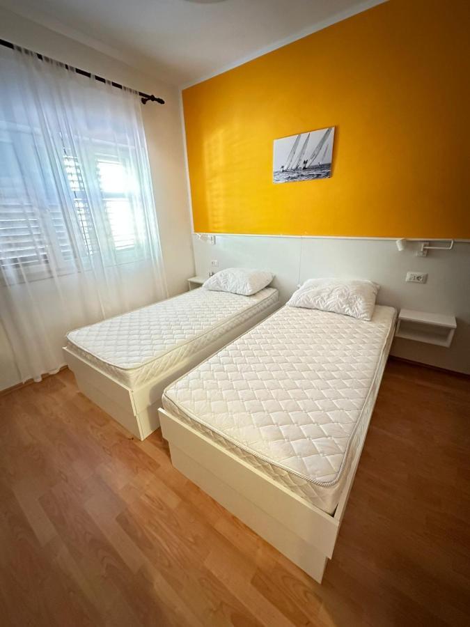 Apartments With A Parking Space Mali Losinj Mali Lošinj Exterior foto